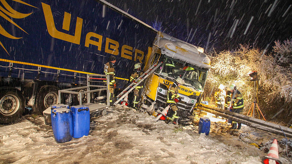 Der Lastwagenfahrer blieb gl&uuml;cklicherweise unverletzt.