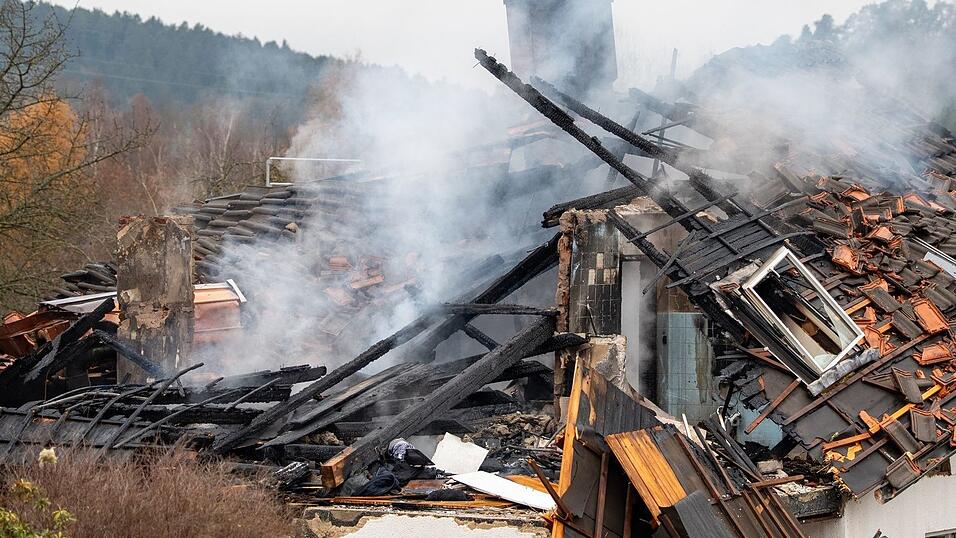 Der 29-jährige Bewohner des Hauses in Chamerau erlitt bei dem Brand am Freitag schwerste Verletzungen. (Archivbild)