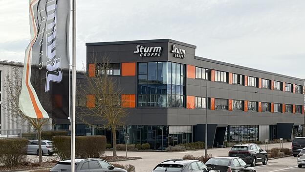 Die Sturm-Gruppe mit Sitz in Salching (Kreis Straubing-Bogen) setzt sich aus der Sturm Holding sowie der Firma Sturm Maschinen und Anlagen zusammen.