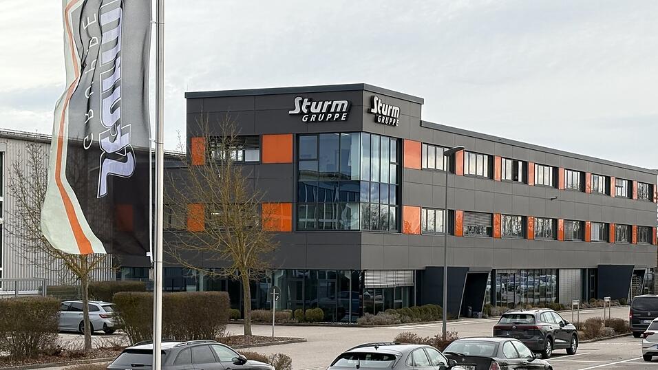 Die Sturm-Gruppe mit Sitz in Salching (Kreis Straubing-Bogen) setzt sich aus der Sturm Holding sowie der Firma Sturm Maschinen und Anlagen zusammen.