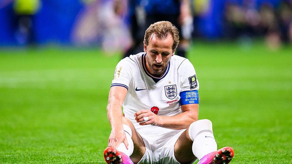 Harry Kane trauert über das Scheitern im Halbfinale. Harry Kane trauert über das Scheitern im Halbfinale.