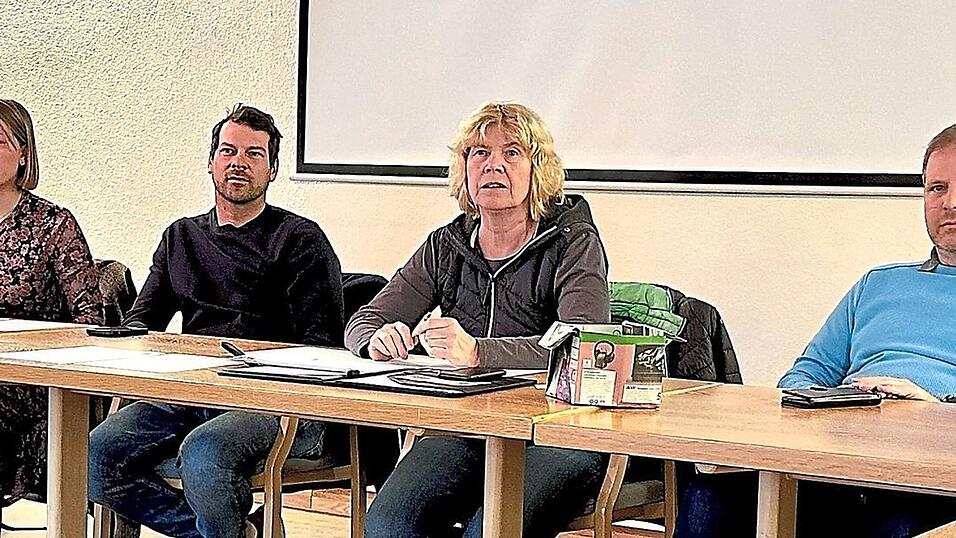 Informierten am Dienstagabend über den Stand der Planung: Matthias Moritz, Vorsitzende Cornelia Decker, ihr Vize Michael Mühlbauer junior und Alexandra Sterkel, zuständig fürs Marketing (von rechts). Informierten am Dienstagabend über den Stand der Planung: Matthias Moritz, Vorsitzende Cornelia Decker, ihr Vize Michael Mühlbauer junior und Alexandra Sterkel, zuständig fürs Marketing (von rechts).