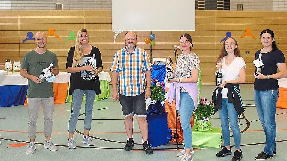 Diese Lehrer verlassen die Schule. Diese Lehrer verlassen die Schule.