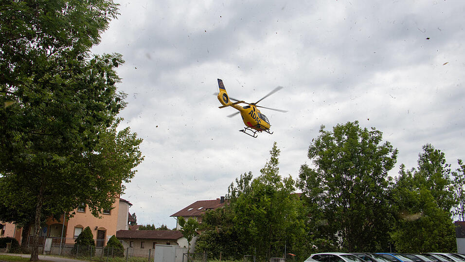 Ein Kind ist bei einem Unfall in Plattling schwer verletzt worden und daraufhin gestorben. 