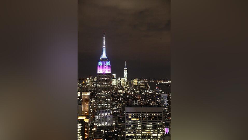 New York City bei Nacht: ein Lichtermeer.