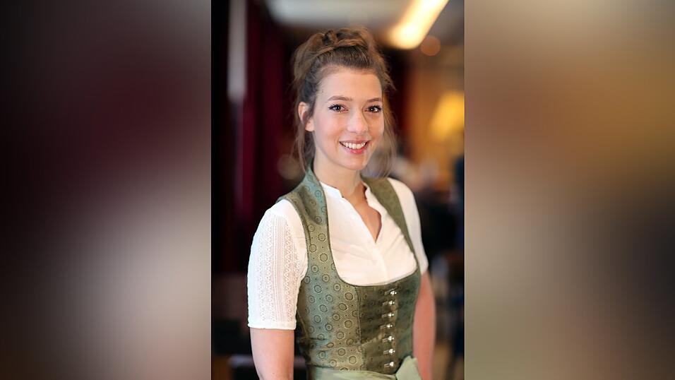 Magdalena Simmel (24) ist Industriekauffrau und Medienmanagerin und lebt in München. Magdalena Simmel (24) ist Industriekauffrau und Medienmanagerin und lebt in München.