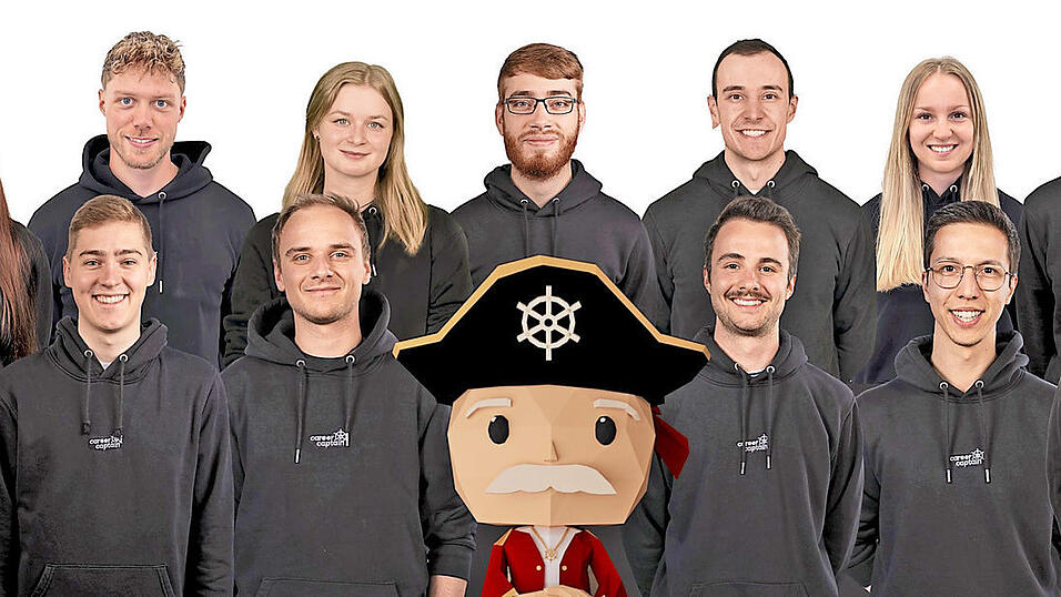Das Deggendorfer Team von „Career Captain“ mit den beiden Firmengründern Max Hau und Max Anzinger (vorne Mitte). Das Deggendorfer Team von „Career Captain“ mit den beiden Firmengründern Max Hau und Max Anzinger (vorne Mitte).