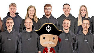 Das Deggendorfer Team von „Career Captain“ mit den beiden Firmengründern Max Hau und Max Anzinger (vorne Mitte).