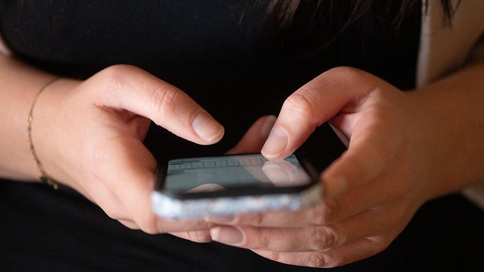 In Deutschland gilt eine solche Social-Media-Beschränkung als umstritten. (Illustration) In Deutschland gilt eine solche Social-Media-Beschränkung als umstritten. (Illustration)