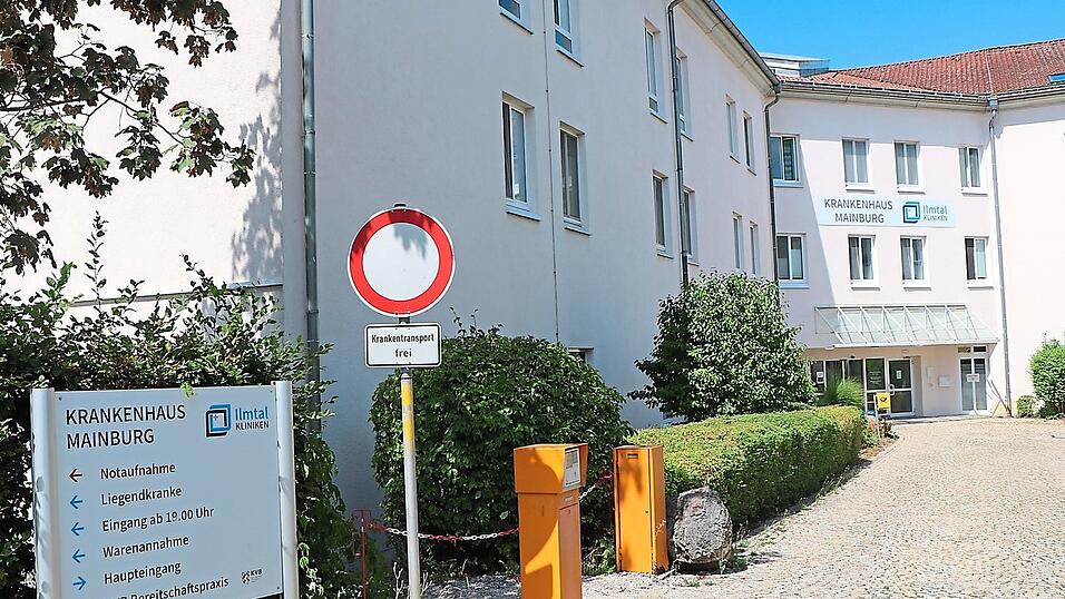 Die Zukunft des Mainburger Krankenhauses ist ungewiss. Landrat Christian Nerb sagte jüngst, dass die Entwicklung „in Richtung SüV geht“. Mainburgs Bürgermeisterin Karoline Fritz-Ertlmaier fordert, das Haus zu einem spezialisierten Krankenhausstandort mit starkem internistischem Schwerpunkt weiterzuentwickeln. Die Zukunft des Mainburger Krankenhauses ist ungewiss. Landrat Christian Nerb sagte jüngst, dass die Entwicklung „in Richtung SüV geht“. Mainburgs Bürgermeisterin Karoline Fritz-Ertlmaier fordert, das Haus zu einem spezialisierten Krankenhausstandort mit starkem internistischem Schwerpunkt weiterzuentwickeln.