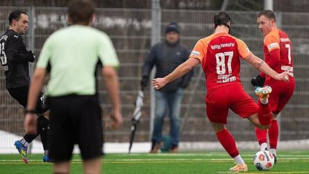 Auf die Treffsicherheit von Andreas Wagner (Nummer 87) aus den j&uuml;ngsten Testspielen gegen Plattling und Passau setzen die Dorfbuam auch im Ausw&auml;rtsduell mit dem FC Bayern M&uuml;nchen II.
