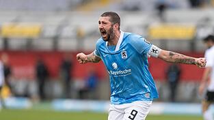 Sascha Mölders traf dreimal für die 'Löwen' gegen Mannheim. Sascha Mölders traf dreimal für die 'Löwen' gegen Mannheim.