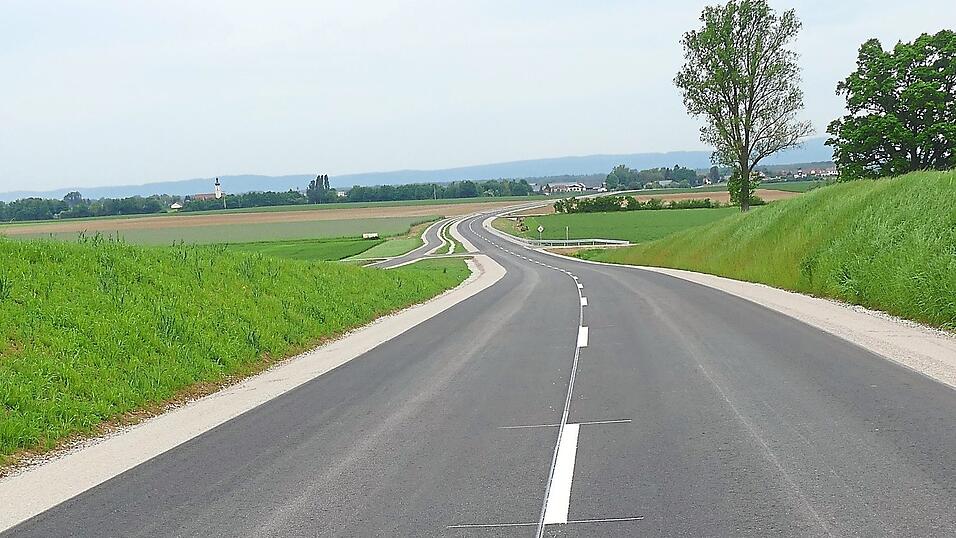 Die gefährliche Kuppe bei Hartham ist jetzt weg.
