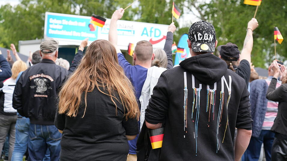 Ein Blick auf die Besucher zeigt: Die AfD ist hier mehr Bewegung, als nur Partei. Ein Blick auf die Besucher zeigt: Die AfD ist hier mehr Bewegung, als nur Partei.
