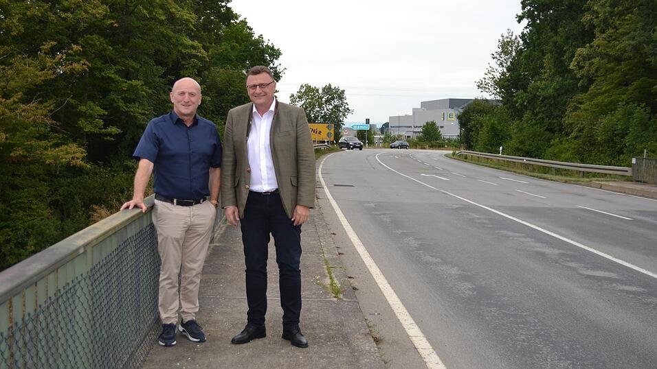 Bürgermeister Franz Aster (l.) zeigte sich erfreut über die Unterstützung des Bundestagsabgeordneten Günter Baumgartner. Bürgermeister Franz Aster (l.) zeigte sich erfreut über die Unterstützung des Bundestagsabgeordneten Günter Baumgartner.