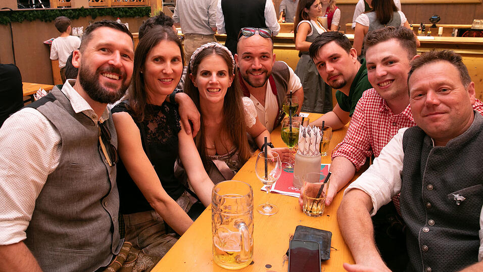 Die Partybilder vom Sonntag, 10. August, aus dem Festzelt Krönner. Die Partybilder vom Sonntag, 10. August, aus dem Festzelt Krönner.