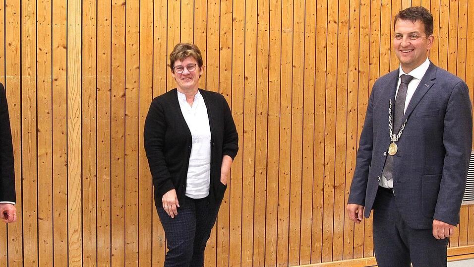Bürgermeister Christian Pröbst (r.) mit zweiter Bürgermeisterin Carla Marx und drittem Bürgermeister Bernd Scheumaier. Bürgermeister Christian Pröbst (r.) mit zweiter Bürgermeisterin Carla Marx und drittem Bürgermeister Bernd Scheumaier.