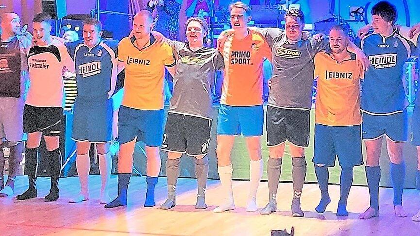 Zugabe: Der Auftritt der FC-Fußballer wurde umjubelt. Zugabe: Der Auftritt der FC-Fußballer wurde umjubelt.