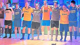 Zugabe: Der Auftritt der FC-Fußballer wurde umjubelt. Zugabe: Der Auftritt der FC-Fußballer wurde umjubelt.