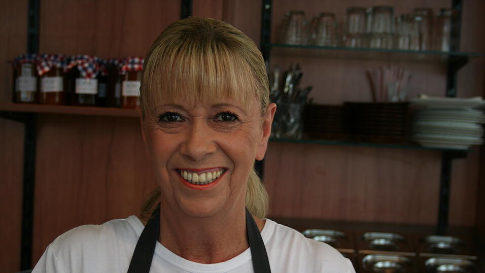 Die Belegschaft der B&auml;ckerei Steinleitner in Straubing durfte sich am Dienstag &uuml;ber den Besuch eines ZDF-Fernsehteams freuen.