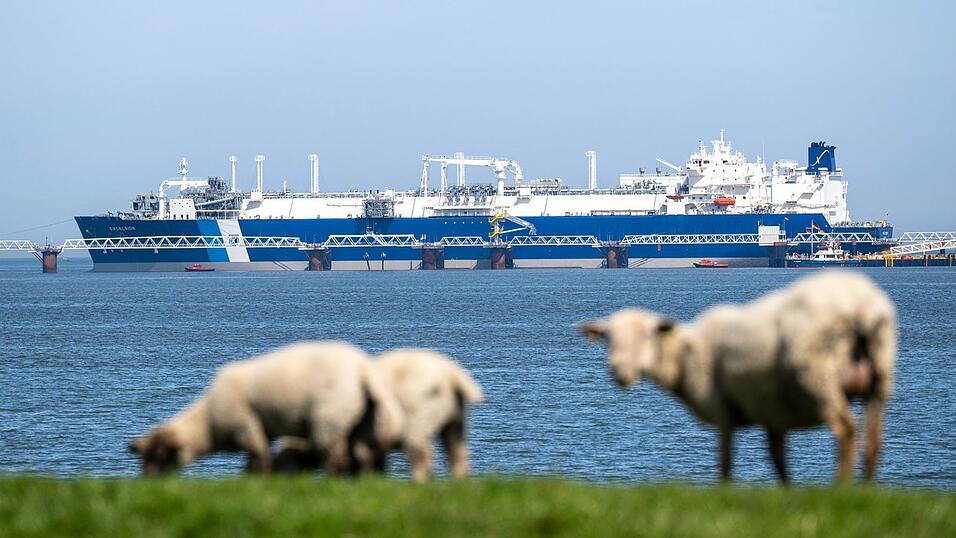 Das Spezialschiff «Excelsior» hat als schwimmendes LNG-Terminal Ende August den kommerziellen Betrieb aufgenommen. (Archivbild)