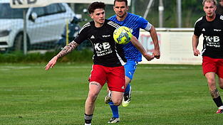 Jonas Wittenzellner ebnete mit seiner Vorlage zum 1:0 durch Tim Welter den Weg zum Lamer 2:0-Sieg beim SV Etzenricht.