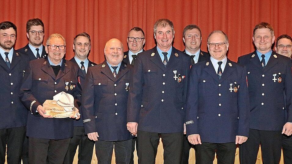 Ehrungen f&uuml;r langj&auml;hrige aktive Mitglieder und Verabschiedungen bei der Freiwilligen Feuerwehr H&ouml;rgertshausen.