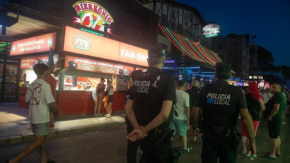 Die Polizeipräsenz wurde am Ballermann zuletzt verstärkt. (Archivfoto)