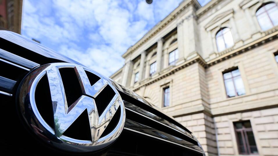 Am Landgericht Braunschweig beginnt ein zweiter Betrugsprozess zur Aufklärung des Dieselskandals bei VW. (Archivbild) Am Landgericht Braunschweig beginnt ein zweiter Betrugsprozess zur Aufklärung des Dieselskandals bei VW. (Archivbild)
