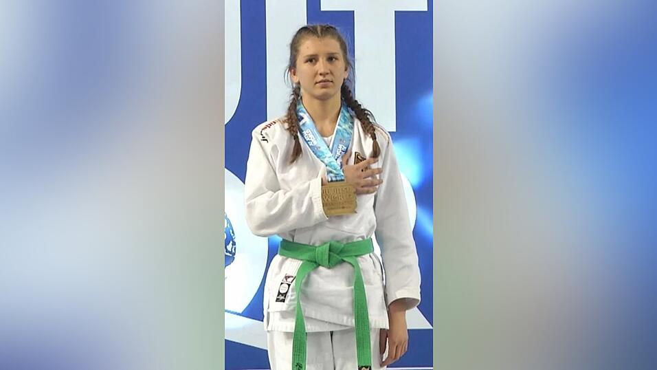 Jennifer Hartock vom JJSC Wallersdorf gewann das WM-Finale mit Ippon-Wertungen in allen Kampfbereichen.