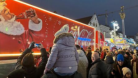 Der Coca-Cola-Weihnachtstruck sorgte im vergangenen Jahr f&uuml;r einen Besucheransturm in der Straubinger Innenstadt.