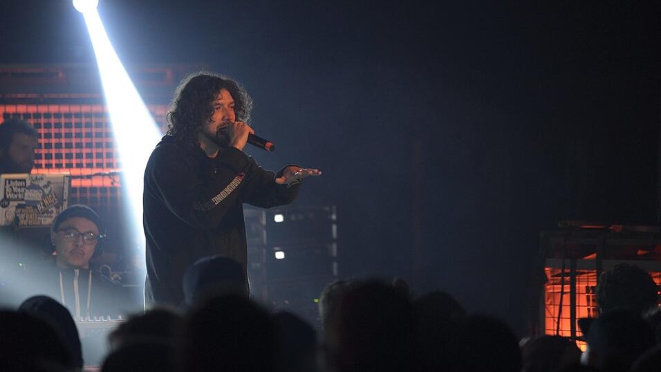 Rapmusik funktioniert auch mit einer Live-Band. Demograffics & Tribes of Jizu sind der Beweis daf&uuml;r.