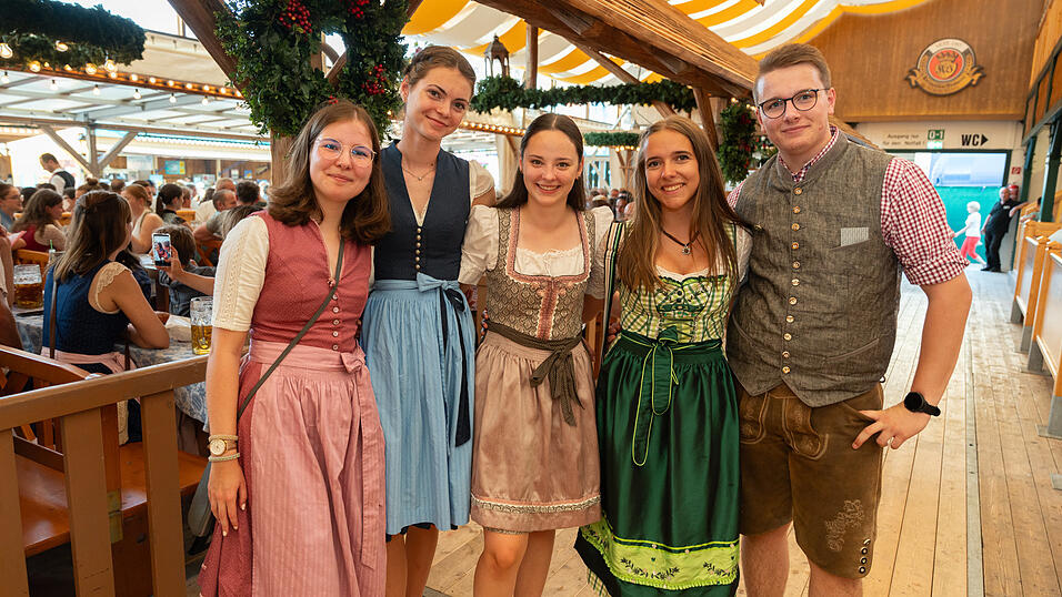 Die Partybilder vom Montag, 21. August 2023, aus dem Festzelt Nothaft. Die Partybilder vom Montag, 21. August 2023, aus dem Festzelt Nothaft.