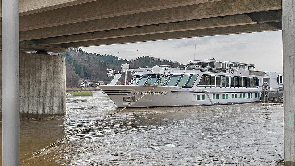 Auch in Vilshofen stieg die Donau &uuml;ber die Ufer.