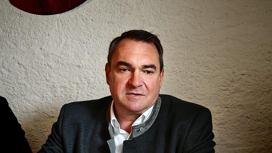 Auf der Pressekonferenz am Montag äußerte sich Bürgermeister Alfred Holzner zu seiner Kandidatur. Auf der Pressekonferenz am Montag äußerte sich Bürgermeister Alfred Holzner zu seiner Kandidatur.