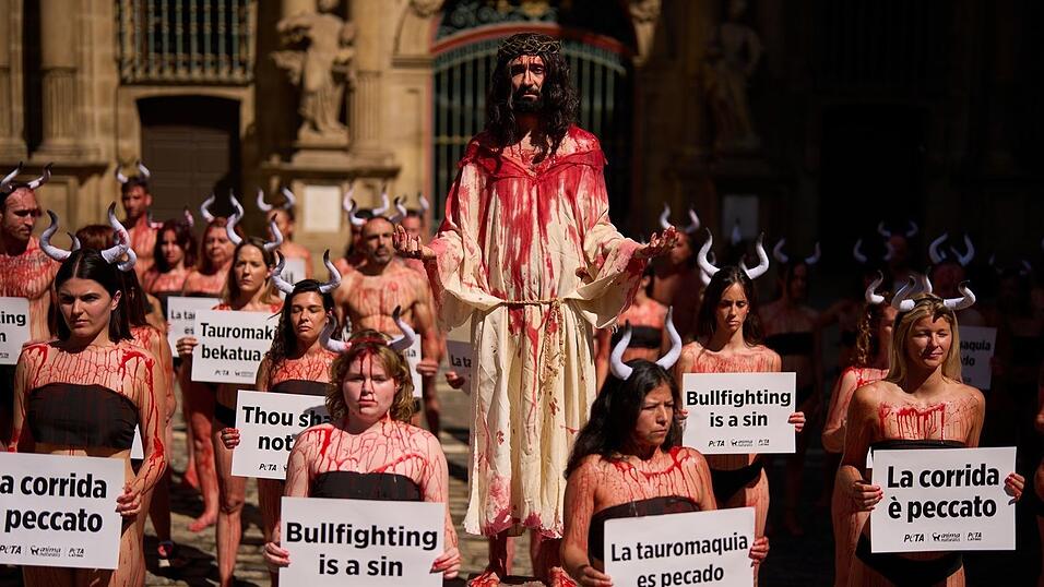 Die Proteste von Tierschützern tun der Party keinen Abbruch. Die Proteste von Tierschützern tun der Party keinen Abbruch.