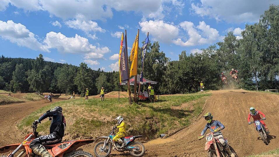 Bei spannenden Rennen lieferten sich rund 180 Fahrer in insgesamt neun Klassen mitrei&szlig;ende Wettk&auml;mpfe.