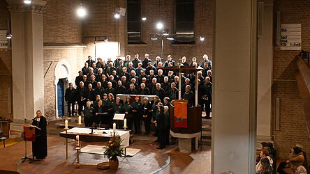 Dekanin Nina Lubomierski und die Reisigen