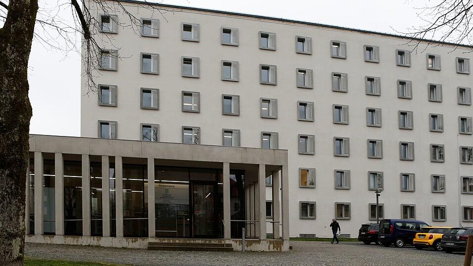 Das Landgericht Traunstein verhandelt gegen zwei Männer unter anderem wegen erpresserischen Menschenraubes. (Symbolbild) Das Landgericht Traunstein verhandelt gegen zwei Männer unter anderem wegen erpresserischen Menschenraubes. (Symbolbild)