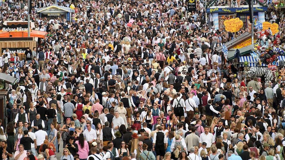 Millionen Besucher zog es auch in diesem Jahr wieder auf die Wiesn. (Archivfoto) Millionen Besucher zog es auch in diesem Jahr wieder auf die Wiesn. (Archivfoto)