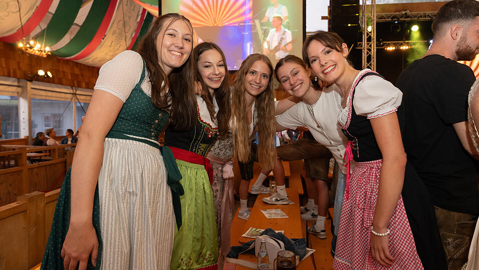 Die Partybilder vom Montag, 19. August, aus dem Festzelt Weckmann. Die Partybilder vom Montag, 19. August, aus dem Festzelt Weckmann.