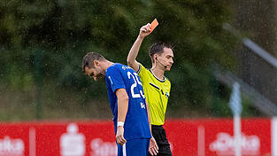 Bei seinem Debüt für den TSV Bogen am Freitag gegen Kareth hat Christoph Beck die rote Karte gesehen. Aus diesem Grund fehlt der 34-Jährige seiner Mannschaft in Dingolfing. Bei seinem Debüt für den TSV Bogen am Freitag gegen Kareth hat Christoph Beck die rote Karte gesehen. Aus diesem Grund fehlt der 34-Jährige seiner Mannschaft in Dingolfing.