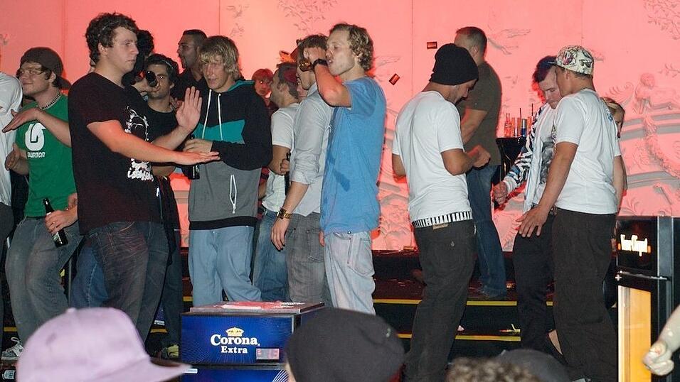 Rund 4000 Boarderfreunde feierten bei der Weltpremiere des neuesten Films von Isenseven, 'Let's go get lost' in M&uuml;nchen.