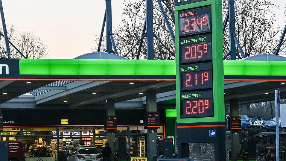 Der Bundestag stimmt am Donnerstag &uuml;ber ein Spritpaket ab.
