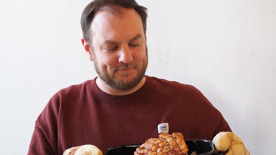 'Was gibt es Besseres an einem Sonntag als einen selbst gemachten Schweinsbraten?', fragt Thomas Hobelsberger. 'Was gibt es Besseres an einem Sonntag als einen selbst gemachten Schweinsbraten?', fragt Thomas Hobelsberger.