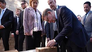 Wadephul hat sich erschüttert vom Ausmaß der Zerstörung nahe der syrischen Hauptstadt Damaskus gezeigt.