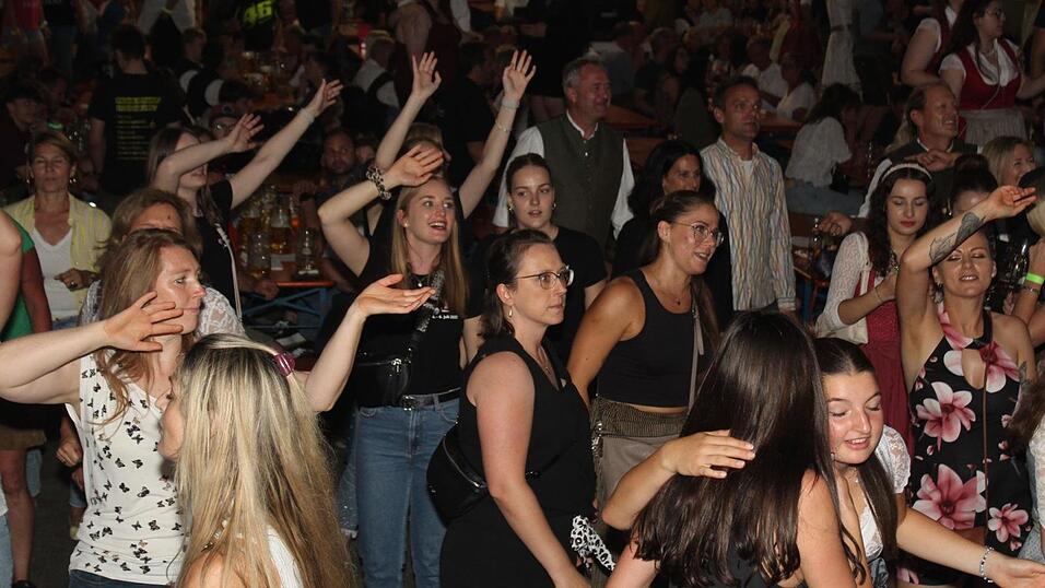 Zur Musik von Headless wurde ausgelassen gefeiert.