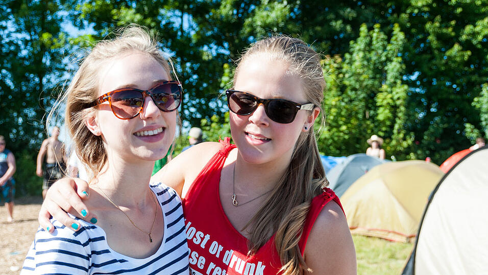 Ein Streifzug durch das Campinggelände: Trotz heißer Temperaturen sind die Festivalbesucher bestens gelaunt. (Foto: Susanne Raith) Ein Streifzug durch das Campinggelände: Trotz heißer Temperaturen sind die Festivalbesucher bestens gelaunt. (Foto: Susanne Raith)