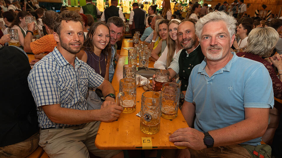 Die Partybilder vom Montag, 12. August 2024, aus dem Festzelt Weckmann. Die Partybilder vom Montag, 12. August 2024, aus dem Festzelt Weckmann.
