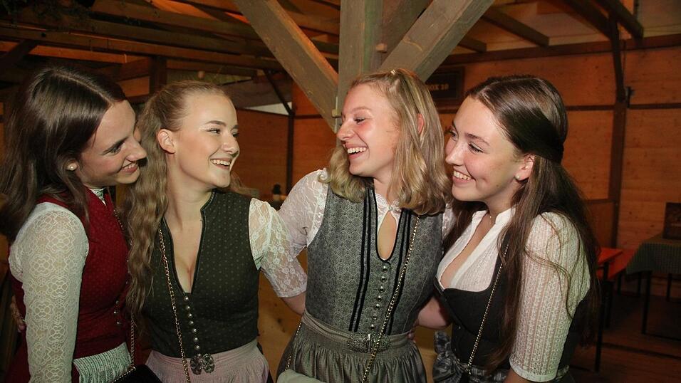 Viele Landshuter feierten am Freitagabend auf der Bartlmädult. Viele Landshuter feierten am Freitagabend auf der Bartlmädult.